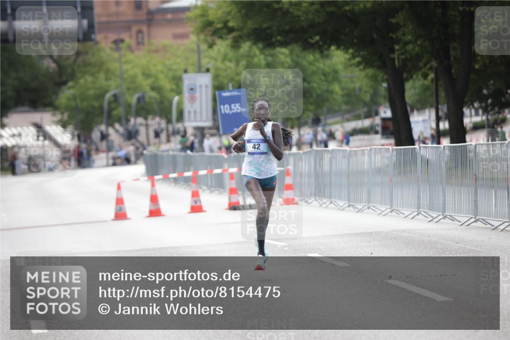 29.06.2025 - hella hamburg halbmarathon Jannik Wohlers http://msf.ph/oto/8154475 29.06.2025 09:35:33 Lombardsbrücke 28, 42, 14689 meine-sportfotos.de