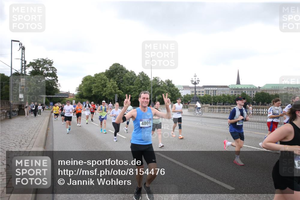29.06.2025 - hella hamburg halbmarathon Jannik Wohlers http://msf.ph/oto/8154476 29.06.2025 10:53:24 Lombardsbrücke 1017, 1687, 1744, 1753, 2079, 2372, 3055, 4801, 5430, 5856, 5857, 5964, 6039, 6192, 6273, 6913, 6996, 7039, 7614, 7890, 8924, 9503, 9531, 9572, 9771, 11390, 11472, 11493, 12283, 12611, 13316, 13350, 14665, 14799, 14927, 15047, 15191, 15290, 15292, 15821, 15822, 16313, 16748, 17255, 17309, 17709, 18059, 18083, 18348, 18365, 18902 meine-sportfotos.de