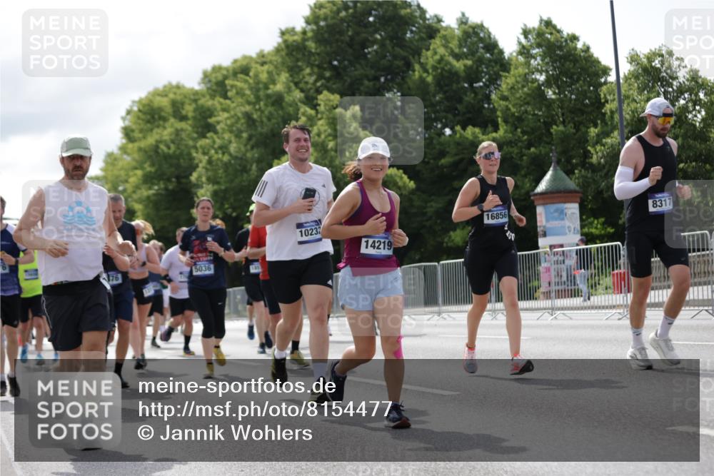 29.06.2025 - hella hamburg halbmarathon Jannik Wohlers http://msf.ph/oto/8154477 29.06.2025 10:16:15 Lombardsbrücke 1117, 1240, 1825, 2347, 2912, 3088, 3156, 3176, 3484, 3687, 4478, 5036, 5037, 6488, 6742, 6941, 7158, 7358, 8295, 8317, 8619, 8707, 8847, 8857, 9091, 9208, 9332, 9492, 9664, 9676, 9891, 10076, 10232, 10575, 11236, 11335, 11428, 11442, 11752, 12230, 12297, 12417, 12872, 12911, 13114, 13220, 13712, 13835, 13851, 13859, 14219, 14857, 15658, 15861, 16098, 16100, 16186, 16376, 16607, 16740, 16856, 17604, 17838, 17845, 17857, 17942, 18245 meine-sportfotos.de
