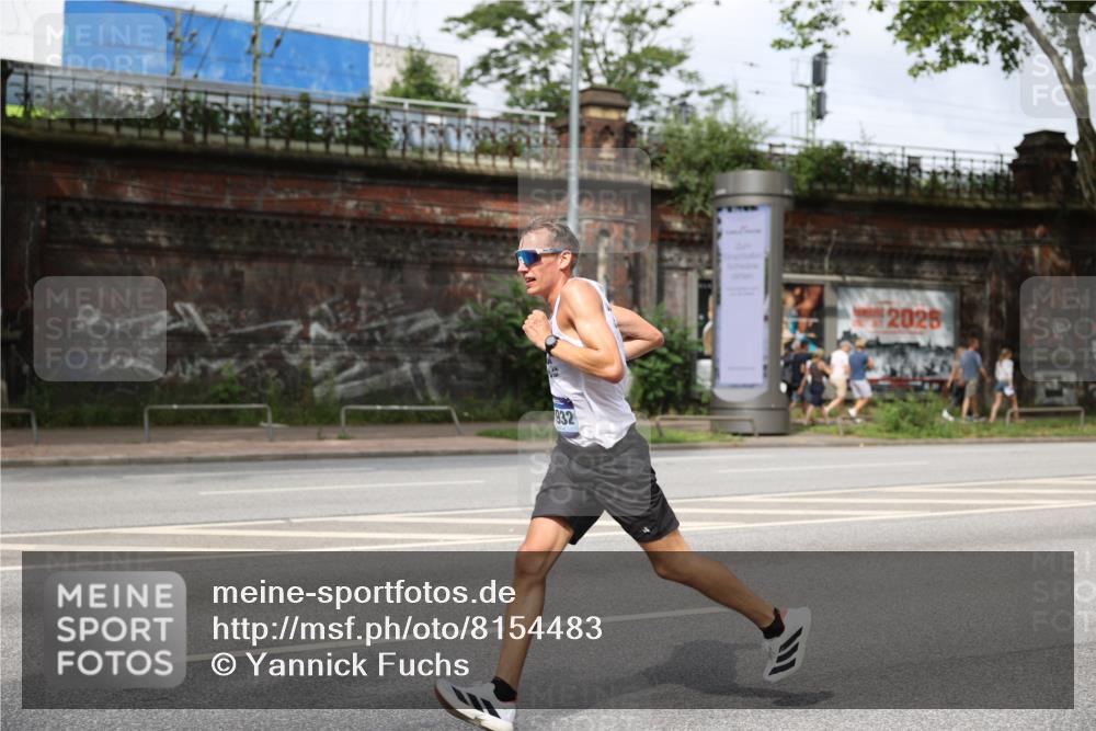 29.06.2025 - hella hamburg halbmarathon Yannick Fuchs http://msf.ph/oto/8154483 29.06.2025 10:13:46 20KM 14932, 15166, 19072 meine-sportfotos.de