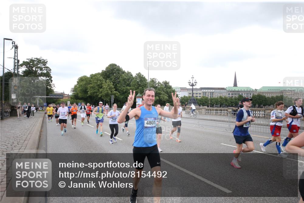 29.06.2025 - hella hamburg halbmarathon Jannik Wohlers http://msf.ph/oto/8154492 29.06.2025 10:53:24 Lombardsbrücke 1017, 1687, 1744, 1753, 2079, 2372, 3055, 4801, 5430, 5856, 5857, 5964, 6039, 6192, 6273, 6913, 6996, 7039, 7614, 7890, 8924, 9503, 9531, 9572, 9771, 11390, 11472, 11493, 12283, 12611, 13316, 13350, 14665, 14799, 14927, 15047, 15191, 15290, 15292, 15821, 15822, 16313, 16748, 17255, 17309, 17709, 18059, 18083, 18348, 18365, 18902 meine-sportfotos.de