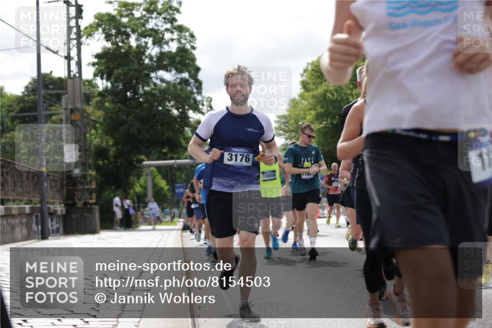 29.06.2025 - hella hamburg halbmarathon Jannik Wohlers http://msf.ph/oto/8154503 29.06.2025 10:16:17 Lombardsbrücke 1117, 1240, 1403, 1825, 2347, 2912, 3088, 3156, 3176, 3450, 3484, 3687, 4478, 5036, 5037, 6328, 6488, 6742, 6941, 6948, 7158, 7358, 8295, 8317, 8619, 8707, 8847, 8857, 9091, 9208, 9332, 9492, 9664, 9676, 9891, 10076, 10232, 10575, 11236, 11335, 11428, 11442, 12230, 12297, 12417, 12872, 12911, 13114, 13220, 13365, 13712, 13835, 13851, 13859, 14219, 14857, 15658, 15861, 16098, 16100, 16186, 16376, 16607, 16740, 16856, 17604, 17838, 17845, 17857, 18245 meine-sportfotos.de