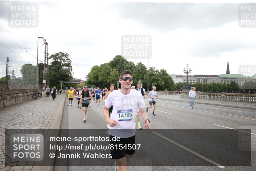 29.06.2025 - hella hamburg halbmarathon Jannik Wohlers http://msf.ph/oto/8154507 29.06.2025 10:53:27 Lombardsbrücke 1017, 1687, 1744, 1753, 1789, 2079, 2372, 2854, 3055, 3079, 3249, 3557, 4801, 5430, 5856, 5964, 6039, 6192, 6273, 7039, 7614, 8924, 9503, 9531, 9572, 9771, 11390, 11472, 11493, 12283, 12611, 13034, 13316, 13350, 14596, 14665, 14799, 15047, 15191, 15290, 15292, 15821, 15822, 16313, 16748, 16930, 17255, 17309, 18059, 18348, 18365, 18902, 19019 meine-sportfotos.de