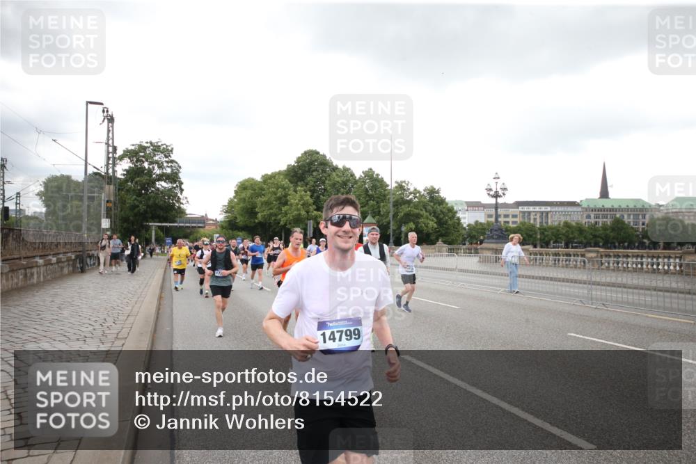 29.06.2025 - hella hamburg halbmarathon Jannik Wohlers http://msf.ph/oto/8154522 29.06.2025 10:53:27 Lombardsbrücke 1017, 1687, 1744, 1753, 1789, 2079, 2372, 2854, 3055, 3079, 3249, 3557, 4801, 5430, 5856, 5964, 6039, 6192, 6273, 7039, 7614, 8924, 9503, 9531, 9572, 9771, 11390, 11472, 11493, 12283, 12611, 13034, 13316, 13350, 14596, 14665, 14799, 15047, 15191, 15290, 15292, 15821, 15822, 16313, 16748, 16930, 17255, 17309, 18059, 18348, 18365, 18902, 19019 meine-sportfotos.de
