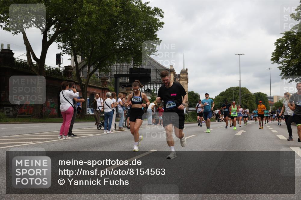 29.06.2025 - hella hamburg halbmarathon Yannick Fuchs http://msf.ph/oto/8154563 29.06.2025 10:57:53 20KM 1254, 1334, 1464, 2685, 4328, 5384, 7042, 7290, 7907, 8561, 9191, 10705, 11149, 11657, 11771, 12315, 12316, 12662, 13171, 13542, 13841, 14135, 14493, 15093, 15532, 15897, 16424, 16426, 16639, 16995, 17061, 17071, 17112, 17150, 17437, 17685, 17686, 17730, 18395, 18581, 18717 meine-sportfotos.de