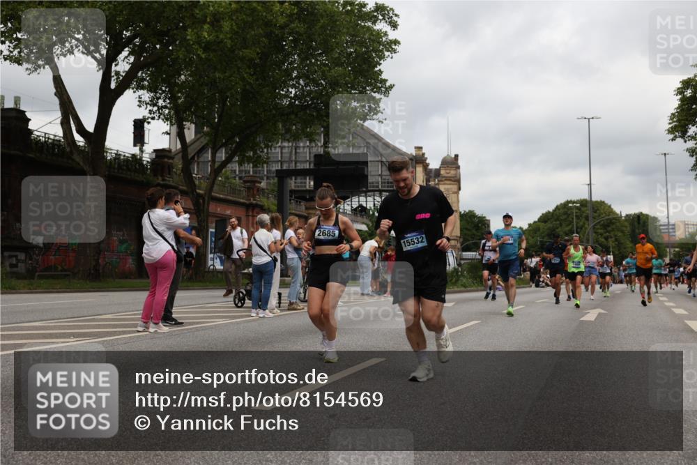 29.06.2025 - hella hamburg halbmarathon Yannick Fuchs http://msf.ph/oto/8154569 29.06.2025 10:57:53 20KM 1254, 1334, 1464, 2685, 4328, 5384, 7042, 7290, 7907, 8561, 9191, 10705, 11149, 11657, 11771, 12315, 12316, 12662, 13171, 13542, 13841, 14135, 14493, 15093, 15532, 15897, 16424, 16426, 16639, 16995, 17061, 17071, 17112, 17150, 17437, 17685, 17686, 17730, 18395, 18581, 18717 meine-sportfotos.de