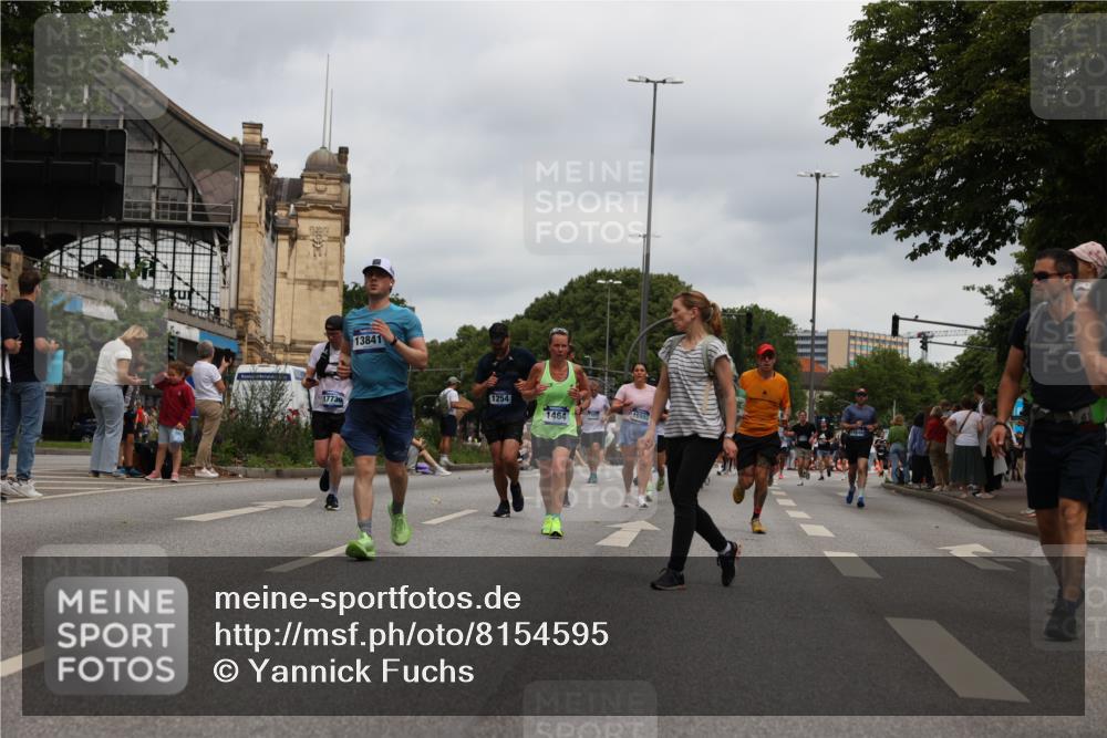 29.06.2025 - hella hamburg halbmarathon Yannick Fuchs http://msf.ph/oto/8154595 29.06.2025 10:57:54 20KM 1254, 1334, 1464, 2685, 4328, 5384, 7042, 7290, 7907, 8561, 9191, 10705, 11149, 11657, 11771, 12315, 12316, 12662, 13171, 13503, 13542, 13841, 14135, 14493, 15093, 15532, 15897, 16424, 16426, 16639, 16995, 17061, 17112, 17150, 17437, 17685, 17686, 17730, 18395, 18581, 18717 meine-sportfotos.de