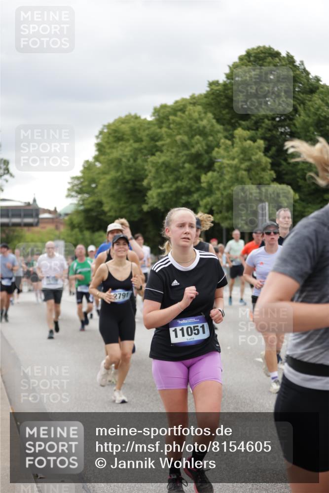 29.06.2025 - hella hamburg halbmarathon Jannik Wohlers http://msf.ph/oto/8154605 29.06.2025 11:00:37 Lombardsbrücke 1181, 2239, 2430, 2607, 2791, 2799, 2825, 2939, 3487, 3489, 3671, 4054, 4440, 4457, 4513, 4576, 4717, 4776, 4840, 4911, 4926, 5189, 5897, 6378, 6401, 6538, 7700, 7701, 7738, 8518, 8535, 8882, 9184, 9609, 9662, 9666, 10023, 10102, 10250, 10463, 10543, 10638, 10761, 11016, 11051, 12181, 12511, 12587, 13136, 13166, 13628, 13768, 14049, 14231, 14271, 14498, 14565, 14566, 14708, 14931, 15340, 15341, 15648, 15649, 17257, 17963, 18138, 18140 meine-sportfotos.de