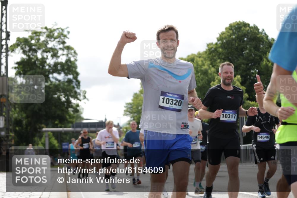 29.06.2025 - hella hamburg halbmarathon Jannik Wohlers http://msf.ph/oto/8154609 29.06.2025 10:16:28 Lombardsbrücke 1117, 1240, 1331, 1403, 1553, 1602, 2225, 3088, 3176, 3450, 5036, 5037, 6328, 6742, 6941, 6948, 7114, 7115, 7257, 7345, 7360, 7376, 7924, 7928, 8263, 8513, 8619, 9091, 9208, 9332, 9492, 9676, 9891, 10165, 10232, 10314, 10317, 10320, 10926, 11335, 11410, 11428, 11442, 12043, 12252, 12289, 12297, 12417, 12640, 13114, 13206, 13365, 13851, 14597, 14646, 15381, 15564, 15613, 15658, 15713, 15861, 16376, 16447, 16459, 16709, 16856, 17449, 17527, 17604, 17845, 17857, 18245 meine-sportfotos.de