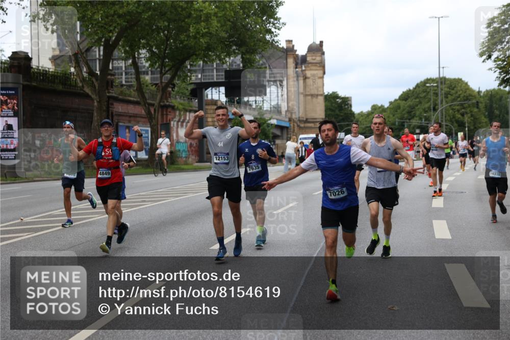 29.06.2025 - hella hamburg halbmarathon Yannick Fuchs http://msf.ph/oto/8154619 29.06.2025 10:37:56 20KM 3109, 3116, 3124, 3146, 3437, 3697, 3928, 4080, 4318, 5506, 6495, 7026, 7093, 7185, 7451, 7508, 7635, 8664, 9114, 10237, 10246, 10493, 11648, 11778, 11848, 12153, 12327, 12623, 12657, 12776, 13348, 13398, 13897, 14201, 14210, 14484, 14690, 14849, 15383, 15932, 16105, 16314, 16338, 16648, 16997, 17391, 17403, 17516, 18449, 18678, 18775, 19009, 19038, 19051, 19090, 19229 meine-sportfotos.de