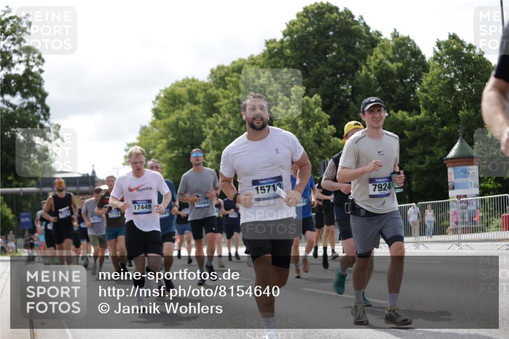 29.06.2025 - hella hamburg halbmarathon Jannik Wohlers http://msf.ph/oto/8154640 29.06.2025 10:16:29 Lombardsbrücke 1117, 1240, 1331, 1403, 1553, 1602, 2225, 3088, 3176, 3450, 3622, 5036, 5037, 6328, 6742, 6941, 6948, 7114, 7115, 7257, 7345, 7360, 7376, 7924, 7928, 8263, 8513, 8619, 9091, 9208, 9332, 9492, 9676, 9891, 10165, 10314, 10317, 10320, 10735, 10926, 11335, 11410, 11428, 11442, 12043, 12252, 12289, 12297, 12640, 13114, 13206, 13365, 13851, 14597, 14646, 15381, 15564, 15613, 15658, 15713, 15861, 16376, 16447, 16459, 16709, 17449, 17527, 17604, 17845, 17857, 18245 meine-sportfotos.de