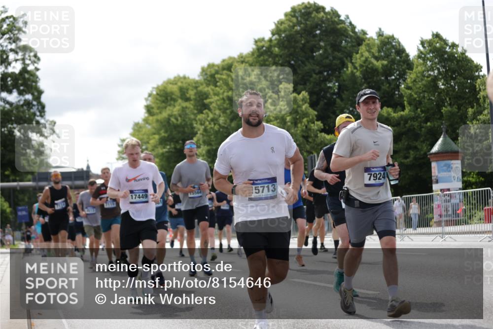 29.06.2025 - hella hamburg halbmarathon Jannik Wohlers http://msf.ph/oto/8154646 29.06.2025 10:16:29 Lombardsbrücke 1117, 1240, 1331, 1403, 1553, 1602, 2225, 3088, 3176, 3450, 3622, 5036, 5037, 6328, 6742, 6941, 6948, 7114, 7115, 7257, 7345, 7360, 7376, 7924, 7928, 8263, 8513, 8619, 9091, 9208, 9332, 9492, 9676, 9891, 10165, 10314, 10317, 10320, 10735, 10926, 11335, 11410, 11428, 11442, 12043, 12252, 12289, 12297, 12640, 13114, 13206, 13365, 13851, 14597, 14646, 15381, 15564, 15613, 15658, 15713, 15861, 16376, 16447, 16459, 16709, 17449, 17527, 17604, 17845, 17857, 18245 meine-sportfotos.de