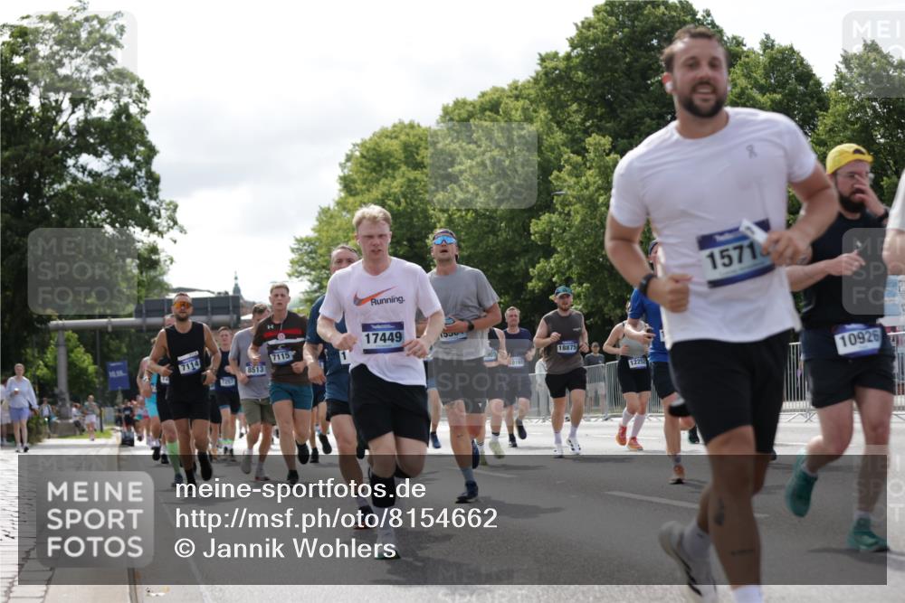 29.06.2025 - hella hamburg halbmarathon Jannik Wohlers http://msf.ph/oto/8154662 29.06.2025 10:16:30 Lombardsbrücke 1117, 1240, 1331, 1403, 1553, 1602, 2225, 3088, 3176, 3450, 3622, 5036, 5037, 6328, 6742, 6941, 6948, 7114, 7115, 7257, 7345, 7360, 7376, 7924, 7928, 8263, 8513, 8619, 9091, 9208, 9332, 9492, 9891, 10165, 10314, 10317, 10320, 10735, 10926, 11335, 11410, 11428, 11442, 12043, 12252, 12289, 12297, 12640, 13114, 13206, 13365, 13851, 14597, 14646, 15381, 15564, 15613, 15658, 15713, 15861, 16376, 16447, 16459, 16709, 17449, 17527, 17604, 17661, 17845, 17857, 18245 meine-sportfotos.de
