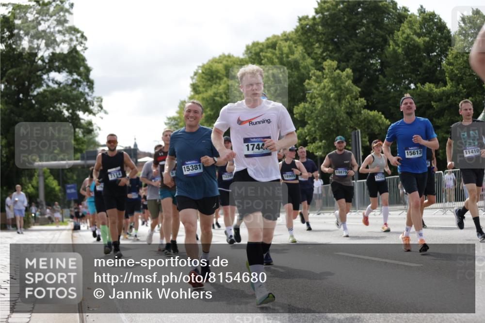 29.06.2025 - hella hamburg halbmarathon Jannik Wohlers http://msf.ph/oto/8154680 29.06.2025 10:16:30 Lombardsbrücke 1117, 1240, 1331, 1403, 1553, 1602, 2225, 3088, 3176, 3450, 3622, 5036, 5037, 6328, 6742, 6941, 6948, 7114, 7115, 7257, 7345, 7360, 7376, 7924, 7928, 8263, 8513, 8619, 9091, 9208, 9332, 9492, 9891, 10165, 10314, 10317, 10320, 10735, 10926, 11335, 11410, 11428, 11442, 12043, 12252, 12289, 12297, 12640, 13114, 13206, 13365, 13851, 14597, 14646, 15381, 15564, 15613, 15658, 15713, 15861, 16376, 16447, 16459, 16709, 17449, 17527, 17604, 17661, 17845, 17857, 18245 meine-sportfotos.de
