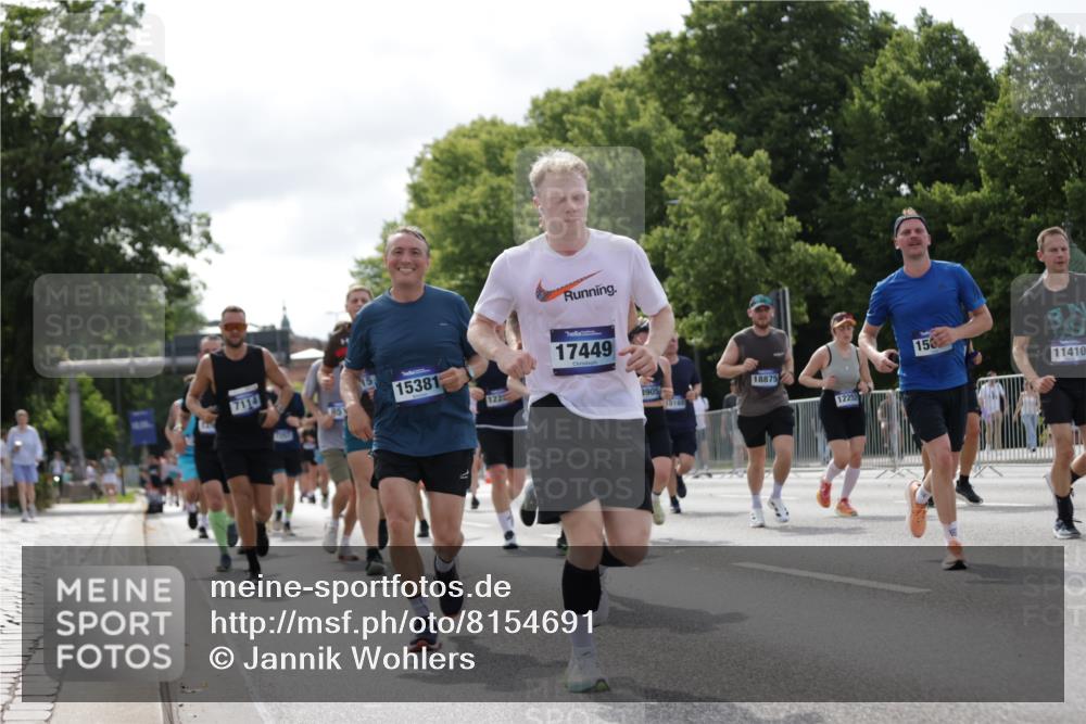 29.06.2025 - hella hamburg halbmarathon Jannik Wohlers http://msf.ph/oto/8154691 29.06.2025 10:16:30 Lombardsbrücke 1117, 1240, 1331, 1403, 1553, 1602, 2225, 3088, 3176, 3450, 3622, 5036, 5037, 6328, 6742, 6941, 6948, 7114, 7115, 7257, 7345, 7360, 7376, 7924, 7928, 8263, 8513, 8619, 9091, 9208, 9332, 9492, 9891, 10165, 10314, 10317, 10320, 10735, 10926, 11335, 11410, 11428, 11442, 12043, 12252, 12289, 12297, 12640, 13114, 13206, 13365, 13851, 14597, 14646, 15381, 15564, 15613, 15658, 15713, 15861, 16376, 16447, 16459, 16709, 17449, 17527, 17604, 17661, 17845, 17857, 18245 meine-sportfotos.de