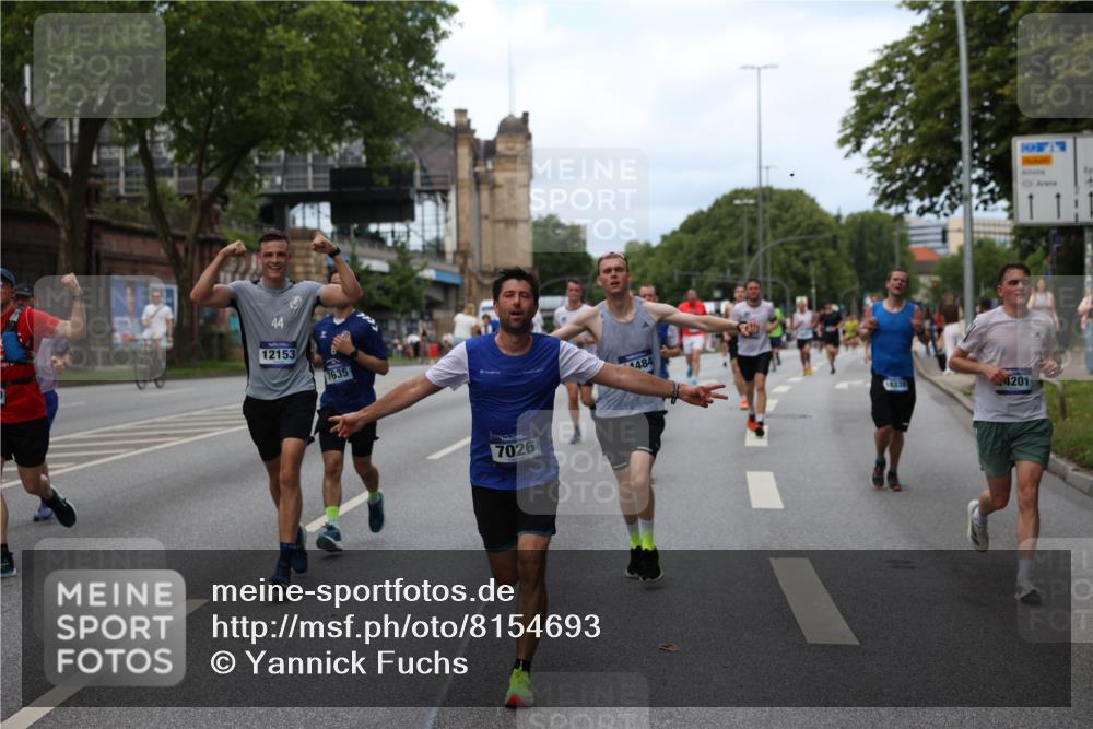 29.06.2025 - hella hamburg halbmarathon Yannick Fuchs http://msf.ph/oto/8154693 29.06.2025 10:37:56 20KM 3109, 3116, 3124, 3146, 3437, 3697, 3928, 4080, 4318, 5506, 6495, 7026, 7093, 7185, 7451, 7508, 7635, 8664, 9114, 10237, 10246, 10493, 11648, 11778, 11848, 12153, 12327, 12623, 12657, 12776, 13348, 13398, 13897, 14201, 14210, 14484, 14690, 14849, 15383, 15932, 16105, 16314, 16338, 16648, 16997, 17391, 17403, 17516, 18449, 18678, 18775, 19009, 19038, 19051, 19090, 19229 meine-sportfotos.de