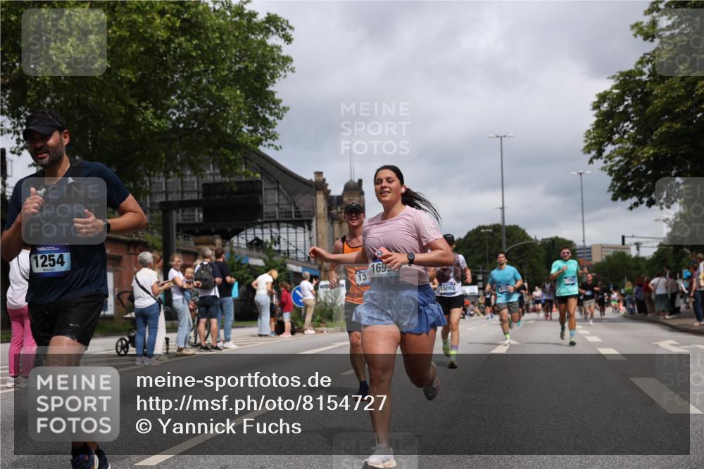 29.06.2025 - hella hamburg halbmarathon Yannick Fuchs http://msf.ph/oto/8154727 29.06.2025 10:58:00 20KM 1254, 1334, 1464, 2685, 2810, 4328, 5384, 7042, 7290, 7907, 8561, 9191, 11149, 12479, 12662, 13503, 13542, 13841, 14225, 15093, 15532, 15797, 15897, 16424, 16995, 17061, 17112, 17150, 17533, 17685, 17686, 17730, 18395, 18581, 18717 meine-sportfotos.de