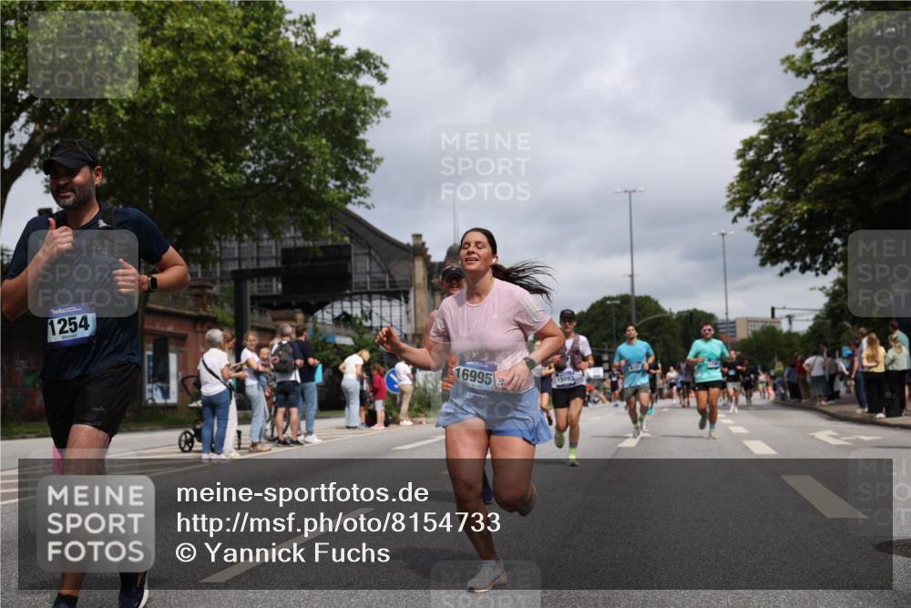 29.06.2025 - hella hamburg halbmarathon Yannick Fuchs http://msf.ph/oto/8154733 29.06.2025 10:58:00 20KM 1254, 1334, 1464, 2685, 2810, 4328, 5384, 7042, 7290, 7907, 8561, 9191, 11149, 12479, 12662, 13503, 13542, 13841, 14225, 15093, 15532, 15797, 15897, 16424, 16995, 17061, 17112, 17150, 17533, 17685, 17686, 17730, 18395, 18581, 18717 meine-sportfotos.de