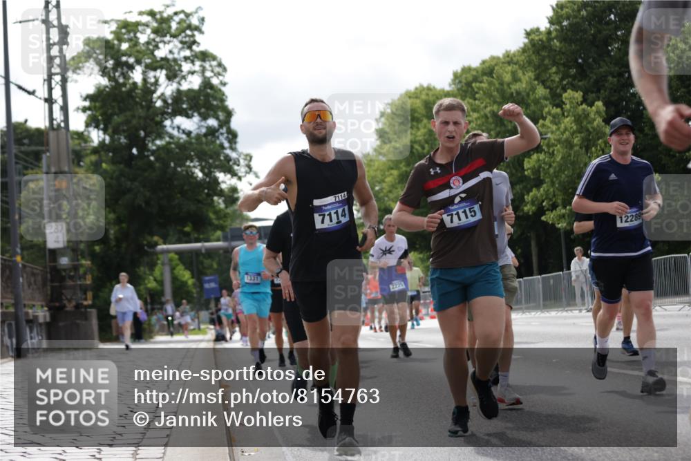 29.06.2025 - hella hamburg halbmarathon Jannik Wohlers http://msf.ph/oto/8154763 29.06.2025 10:16:33 Lombardsbrücke 1117, 1137, 1240, 1331, 1348, 1403, 1553, 1602, 2225, 3088, 3450, 3622, 6328, 6742, 6941, 6948, 7114, 7115, 7257, 7345, 7360, 7376, 7924, 7928, 8263, 8513, 8619, 9091, 9208, 9492, 9647, 9891, 10165, 10314, 10317, 10320, 10735, 10926, 11410, 12043, 12252, 12289, 12297, 12640, 13206, 13365, 13605, 13851, 14597, 14646, 15381, 15564, 15613, 15713, 16447, 16459, 16704, 16709, 17010, 17449, 17527, 17661, 17741, 17845, 18245 meine-sportfotos.de