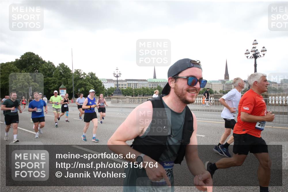 29.06.2025 - hella hamburg halbmarathon Jannik Wohlers http://msf.ph/oto/8154764 29.06.2025 10:53:30 Lombardsbrücke 1017, 1263, 1687, 1744, 1753, 1789, 2079, 2372, 2854, 3055, 3079, 3249, 3465, 3467, 3557, 4801, 5430, 5856, 5898, 5964, 6039, 6192, 6273, 6583, 7039, 7614, 8924, 9503, 9572, 9771, 11390, 11472, 11493, 11769, 12283, 12611, 13034, 13316, 13350, 13368, 14171, 14596, 14665, 14799, 15047, 15191, 15290, 15791, 16313, 16748, 16930, 17255, 17309, 17622, 18348, 18365, 18902, 19019 meine-sportfotos.de