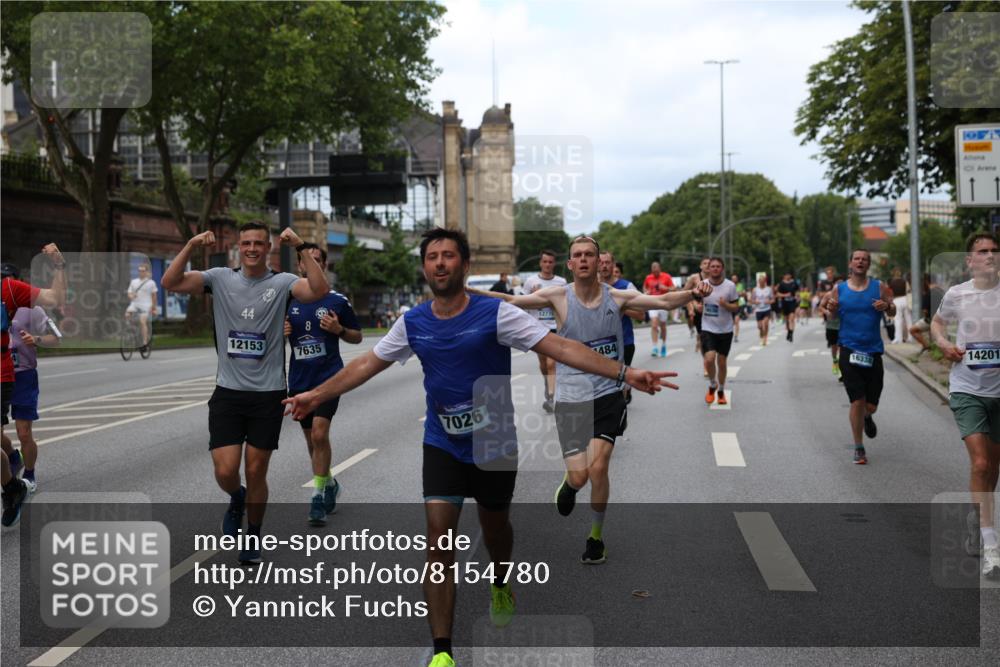 29.06.2025 - hella hamburg halbmarathon Yannick Fuchs http://msf.ph/oto/8154780 29.06.2025 10:37:56 20KM 3109, 3116, 3124, 3146, 3437, 3697, 3928, 4080, 4318, 5506, 6495, 7026, 7093, 7185, 7451, 7508, 7635, 8664, 9114, 10237, 10246, 10493, 11648, 11778, 11848, 12153, 12327, 12623, 12657, 12776, 13348, 13398, 13897, 14201, 14210, 14484, 14690, 14849, 15383, 15932, 16105, 16314, 16338, 16648, 16997, 17391, 17403, 17516, 18449, 18678, 18775, 19009, 19038, 19051, 19090, 19229 meine-sportfotos.de
