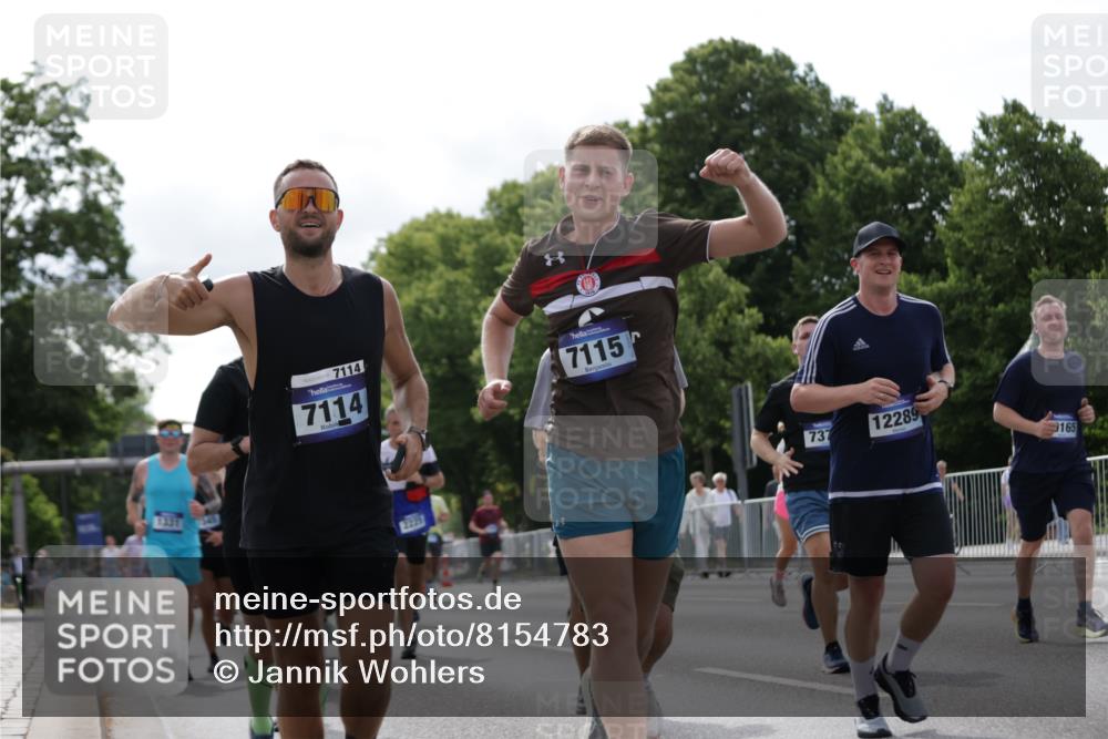 29.06.2025 - hella hamburg halbmarathon Jannik Wohlers http://msf.ph/oto/8154783 29.06.2025 10:16:33 Lombardsbrücke 1117, 1137, 1240, 1331, 1348, 1403, 1553, 1602, 2225, 3088, 3450, 3622, 6328, 6742, 6941, 6948, 7114, 7115, 7257, 7345, 7360, 7376, 7924, 7928, 8263, 8513, 8619, 9091, 9208, 9492, 9647, 9891, 10165, 10314, 10317, 10320, 10735, 10926, 11410, 12043, 12252, 12289, 12297, 12640, 13206, 13365, 13605, 13851, 14597, 14646, 15381, 15564, 15613, 15713, 16447, 16459, 16704, 16709, 17010, 17449, 17527, 17661, 17741, 17845, 18245 meine-sportfotos.de