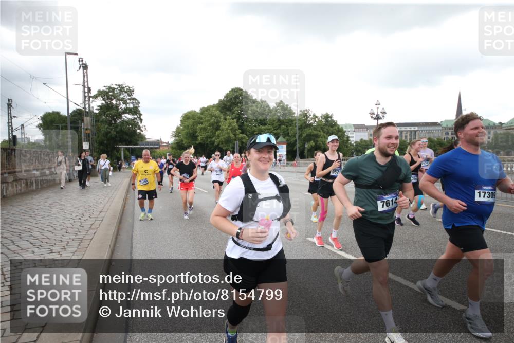 29.06.2025 - hella hamburg halbmarathon Jannik Wohlers http://msf.ph/oto/8154799 29.06.2025 10:53:32 Lombardsbrücke 1017, 1263, 1687, 1744, 1753, 1789, 2079, 2372, 2854, 3055, 3079, 3249, 3465, 3467, 3557, 4801, 4838, 5430, 5856, 5898, 5964, 6039, 6192, 6273, 6583, 7614, 8924, 9138, 9503, 9572, 11390, 11472, 11769, 12283, 12611, 13034, 13350, 13368, 14171, 14596, 14665, 14799, 15047, 15191, 15290, 15791, 16313, 16748, 16930, 17255, 17309, 17487, 17622, 18348, 18365, 18904, 19019 meine-sportfotos.de