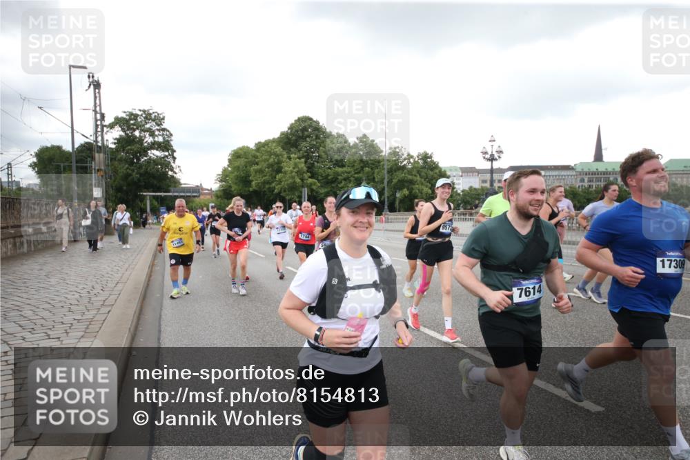 29.06.2025 - hella hamburg halbmarathon Jannik Wohlers http://msf.ph/oto/8154813 29.06.2025 10:53:32 Lombardsbrücke 1017, 1263, 1687, 1744, 1753, 1789, 2079, 2372, 2854, 3055, 3079, 3249, 3465, 3467, 3557, 4801, 4838, 5430, 5856, 5898, 5964, 6039, 6192, 6273, 6583, 7614, 8924, 9138, 9503, 9572, 11390, 11472, 11769, 12283, 12611, 13034, 13350, 13368, 14171, 14596, 14665, 14799, 15047, 15191, 15290, 15791, 16313, 16748, 16930, 17255, 17309, 17487, 17622, 18348, 18365, 18904, 19019 meine-sportfotos.de