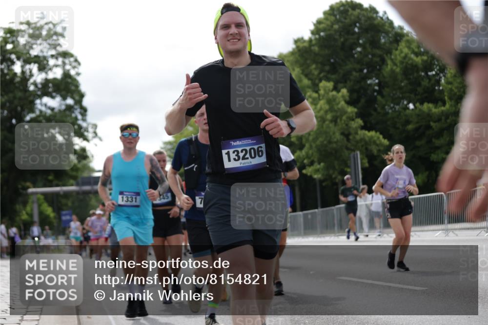 29.06.2025 - hella hamburg halbmarathon Jannik Wohlers http://msf.ph/oto/8154821 29.06.2025 10:16:36 Lombardsbrücke 1117, 1137, 1240, 1298, 1331, 1348, 1403, 1553, 1602, 2225, 2908, 3210, 3450, 3622, 5929, 5930, 5995, 6328, 6948, 7114, 7115, 7257, 7345, 7360, 7376, 7924, 7928, 8263, 8513, 8983, 9208, 9647, 9891, 10165, 10314, 10317, 10320, 10735, 10926, 11410, 12043, 12252, 12289, 12640, 13206, 13365, 13605, 14597, 14646, 15140, 15381, 15564, 15613, 15713, 16447, 16459, 16704, 16709, 17010, 17449, 17527, 17661, 17741, 17984, 18245, 18571 meine-sportfotos.de