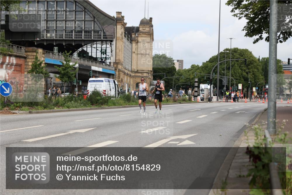 29.06.2025 - hella hamburg halbmarathon Yannick Fuchs http://msf.ph/oto/8154829 29.06.2025 10:14:30 20KM 53, 2144, 6380, 11342 meine-sportfotos.de