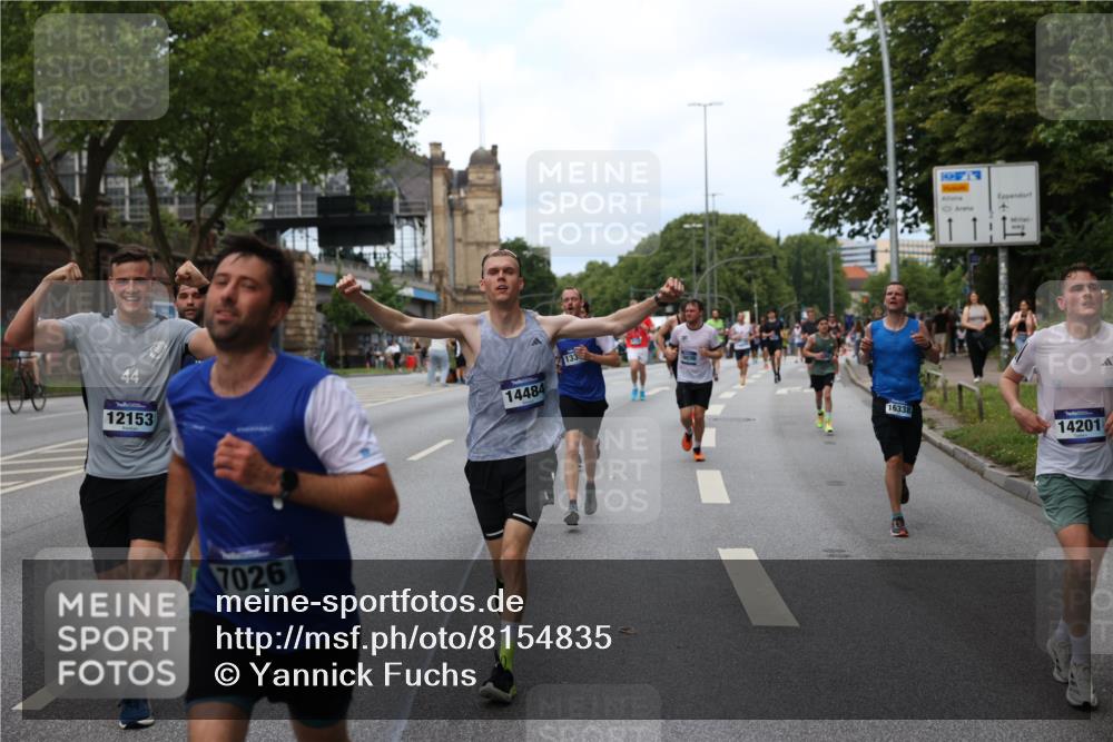 29.06.2025 - hella hamburg halbmarathon Yannick Fuchs http://msf.ph/oto/8154835 29.06.2025 10:37:57 20KM 3109, 3116, 3124, 3146, 3437, 3697, 3928, 4080, 5506, 6495, 7026, 7093, 7185, 7451, 7508, 7635, 8664, 9043, 9114, 9931, 10237, 10246, 10493, 11648, 11778, 11848, 12153, 12327, 12623, 12657, 12776, 13348, 13398, 13897, 14201, 14210, 14484, 14690, 14849, 15383, 15932, 16105, 16314, 16338, 16648, 16720, 16997, 17391, 17403, 17516, 18449, 18678, 18775, 19038, 19051, 19090, 19229 meine-sportfotos.de