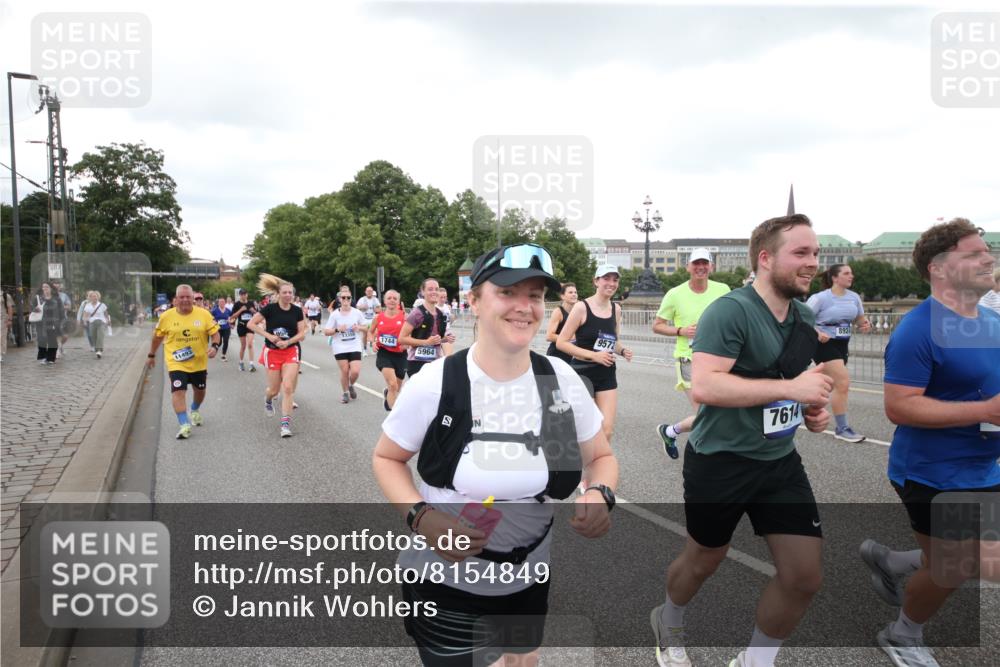 29.06.2025 - hella hamburg halbmarathon Jannik Wohlers http://msf.ph/oto/8154849 29.06.2025 10:53:32 Lombardsbrücke 1017, 1263, 1687, 1744, 1753, 1789, 2079, 2372, 2854, 3055, 3079, 3249, 3465, 3467, 3557, 4801, 4838, 5430, 5856, 5898, 5964, 6039, 6192, 6273, 6583, 7614, 8924, 9138, 9503, 9572, 11390, 11472, 11769, 12283, 12611, 13034, 13350, 13368, 14171, 14596, 14665, 14799, 15047, 15191, 15290, 15791, 16313, 16748, 16930, 17255, 17309, 17487, 17622, 18348, 18365, 18904, 19019 meine-sportfotos.de