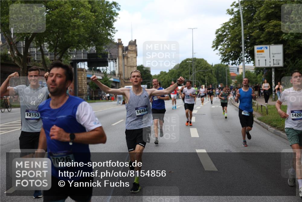 29.06.2025 - hella hamburg halbmarathon Yannick Fuchs http://msf.ph/oto/8154856 29.06.2025 10:37:57 20KM 3109, 3116, 3124, 3146, 3437, 3697, 3928, 4080, 5506, 6495, 7026, 7093, 7185, 7451, 7508, 7635, 8664, 9043, 9114, 9931, 10237, 10246, 10493, 11648, 11778, 11848, 12153, 12327, 12623, 12657, 12776, 13348, 13398, 13897, 14201, 14210, 14484, 14690, 14849, 15383, 15932, 16105, 16314, 16338, 16648, 16720, 16997, 17391, 17403, 17516, 18449, 18678, 18775, 19038, 19051, 19090, 19229 meine-sportfotos.de