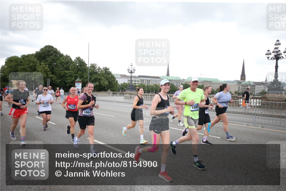 29.06.2025 - hella hamburg halbmarathon Jannik Wohlers http://msf.ph/oto/8154900 29.06.2025 10:53:33 Lombardsbrücke 1017, 1263, 1687, 1744, 1753, 1789, 2079, 2372, 2854, 3055, 3079, 3249, 3465, 3467, 3557, 4323, 4685, 4801, 4838, 5430, 5804, 5898, 5964, 6039, 6192, 6273, 6468, 6583, 6988, 7614, 8924, 9138, 9503, 9572, 11390, 11472, 11769, 12283, 12611, 13034, 13350, 13368, 14171, 14596, 14665, 14799, 15047, 15191, 15290, 15791, 16313, 16748, 16930, 17255, 17309, 17487, 17622, 18348, 18365, 18904, 19019 meine-sportfotos.de