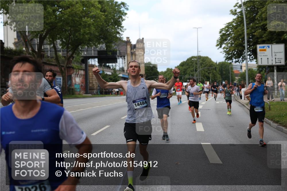 29.06.2025 - hella hamburg halbmarathon Yannick Fuchs http://msf.ph/oto/8154912 29.06.2025 10:37:57 20KM 3109, 3116, 3124, 3146, 3437, 3697, 3928, 4080, 5506, 6495, 7026, 7093, 7185, 7451, 7508, 7635, 8664, 9043, 9114, 9931, 10237, 10246, 10493, 11648, 11778, 11848, 12153, 12327, 12623, 12657, 12776, 13348, 13398, 13897, 14201, 14210, 14484, 14690, 14849, 15383, 15932, 16105, 16314, 16338, 16648, 16720, 16997, 17391, 17403, 17516, 18449, 18678, 18775, 19038, 19051, 19090, 19229 meine-sportfotos.de