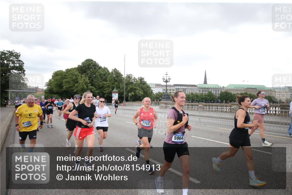 29.06.2025 - hella hamburg halbmarathon Jannik Wohlers http://msf.ph/oto/8154913 29.06.2025 10:53:34 Lombardsbrücke 1017, 1263, 1687, 1744, 1753, 1789, 2079, 2372, 2600, 2761, 2854, 3055, 3079, 3249, 3465, 3467, 3557, 4323, 4685, 4838, 5430, 5804, 5898, 5964, 6039, 6192, 6273, 6468, 6583, 6988, 7614, 8924, 9138, 9503, 9572, 11390, 11472, 11769, 11830, 12283, 12611, 13034, 13350, 13368, 14171, 14596, 14665, 14799, 15047, 15191, 15290, 15791, 16313, 16691, 16748, 16930, 17255, 17309, 17487, 17622, 18348, 18365, 18904, 19019 meine-sportfotos.de
