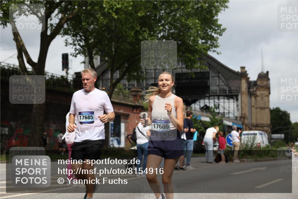 29.06.2025 - hella hamburg halbmarathon Yannick Fuchs http://msf.ph/oto/8154916 29.06.2025 10:58:05 20KM 1254, 1334, 1464, 2810, 3919, 4328, 7042, 7907, 8561, 8810, 8890, 9191, 11149, 12479, 13503, 13542, 13841, 14225, 14970, 15093, 15698, 15797, 16594, 16995, 17061, 17112, 17150, 17533, 17685, 17686, 17730, 18395, 18581 meine-sportfotos.de