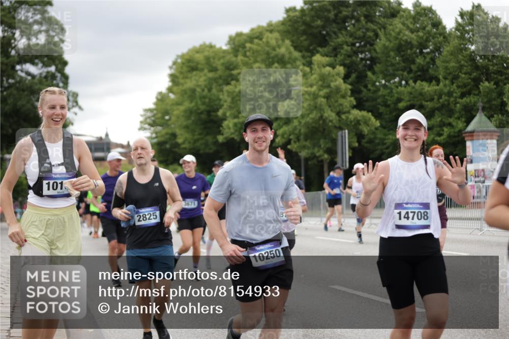 29.06.2025 - hella hamburg halbmarathon Jannik Wohlers http://msf.ph/oto/8154933 29.06.2025 11:00:44 Lombardsbrücke 1181, 2266, 2607, 2791, 2799, 2825, 3487, 3589, 3649, 4054, 4440, 4457, 4513, 4576, 4717, 4776, 4840, 5189, 5897, 6378, 6401, 6538, 7008, 7024, 7072, 7399, 8556, 9184, 9422, 9609, 9662, 9666, 10023, 10102, 10250, 10255, 10256, 10272, 10463, 10543, 10638, 10941, 11016, 11051, 11280, 11810, 12181, 12257, 12351, 12356, 12357, 12511, 12587, 12914, 13136, 13166, 13319, 13550, 13628, 13768, 13999, 14049, 14231, 14271, 14476, 14565, 14566, 14708, 15340, 15341, 16572, 17679 meine-sportfotos.de