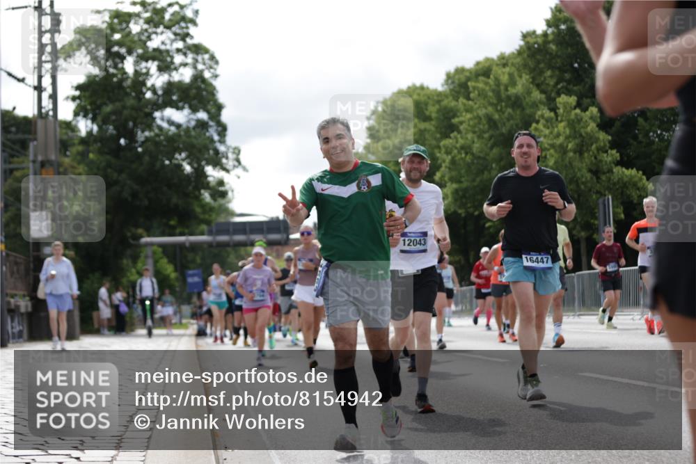 29.06.2025 - hella hamburg halbmarathon Jannik Wohlers http://msf.ph/oto/8154942 29.06.2025 10:16:38 Lombardsbrücke 1137, 1298, 1331, 1348, 1356, 1553, 1602, 2225, 2908, 3210, 3450, 3622, 5390, 5929, 5930, 5995, 6328, 6948, 7114, 7115, 7257, 7345, 7360, 7376, 7924, 7928, 8263, 8513, 8558, 8983, 9647, 10165, 10314, 10317, 10320, 10735, 10926, 11410, 12043, 12100, 12252, 12289, 12640, 13206, 13365, 13605, 14597, 14646, 15140, 15381, 15564, 15613, 15713, 16447, 16459, 16704, 16709, 16817, 17010, 17449, 17527, 17661, 17741, 17984, 18571 meine-sportfotos.de