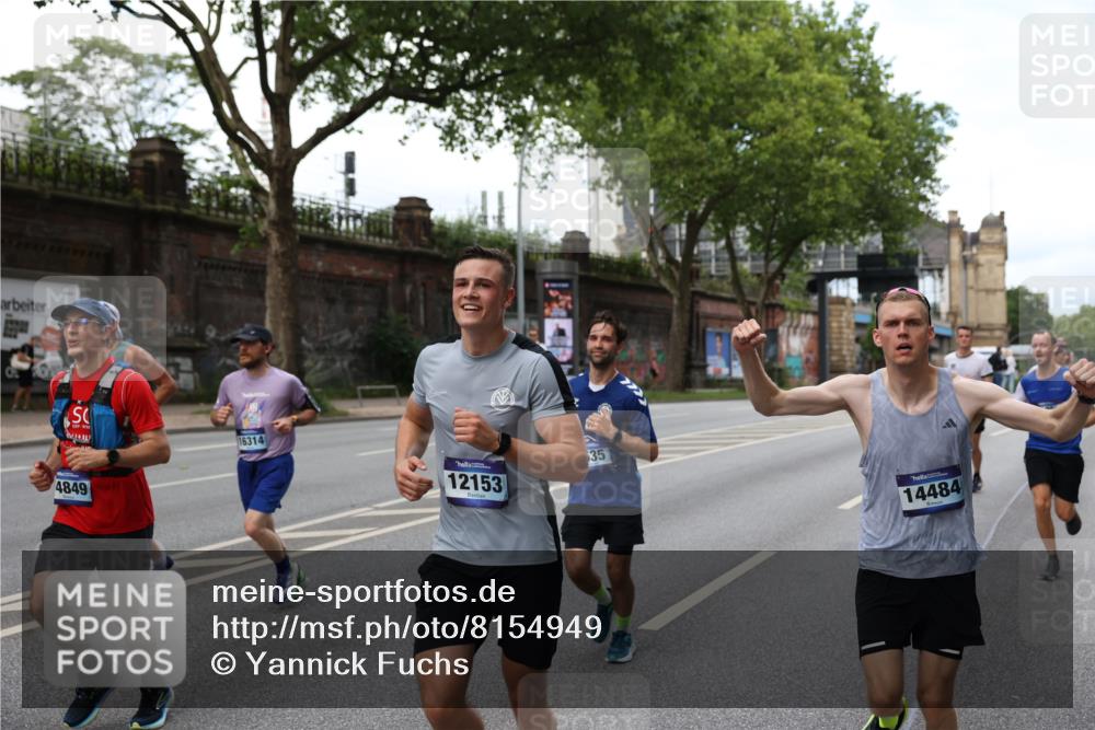 29.06.2025 - hella hamburg halbmarathon Yannick Fuchs http://msf.ph/oto/8154949 29.06.2025 10:37:58 20KM 3109, 3116, 3124, 3146, 3437, 3697, 3928, 4080, 5506, 6495, 7026, 7093, 7185, 7451, 7508, 7635, 8664, 9043, 9114, 9931, 10237, 10246, 10493, 11648, 11778, 11848, 12153, 12327, 12438, 12623, 12657, 12776, 13348, 13398, 13897, 14201, 14210, 14484, 14690, 14849, 15383, 15932, 16105, 16314, 16338, 16648, 16720, 16997, 17391, 17403, 17516, 18449, 18678, 18775, 19038, 19051, 19090, 19229 meine-sportfotos.de
