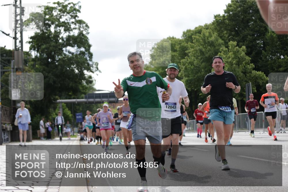 29.06.2025 - hella hamburg halbmarathon Jannik Wohlers http://msf.ph/oto/8154965 29.06.2025 10:16:39 Lombardsbrücke 1137, 1298, 1331, 1348, 1356, 1553, 1602, 2225, 2908, 3210, 3622, 5390, 5929, 5930, 5995, 7114, 7115, 7257, 7345, 7360, 7376, 7924, 7928, 8263, 8513, 8558, 8983, 9647, 10165, 10314, 10317, 10320, 10735, 10926, 11410, 12043, 12100, 12252, 12289, 12640, 13206, 13605, 14597, 14646, 15140, 15381, 15564, 15613, 15713, 16447, 16459, 16704, 16709, 16817, 17010, 17449, 17527, 17661, 17741, 17984, 18108, 18571 meine-sportfotos.de