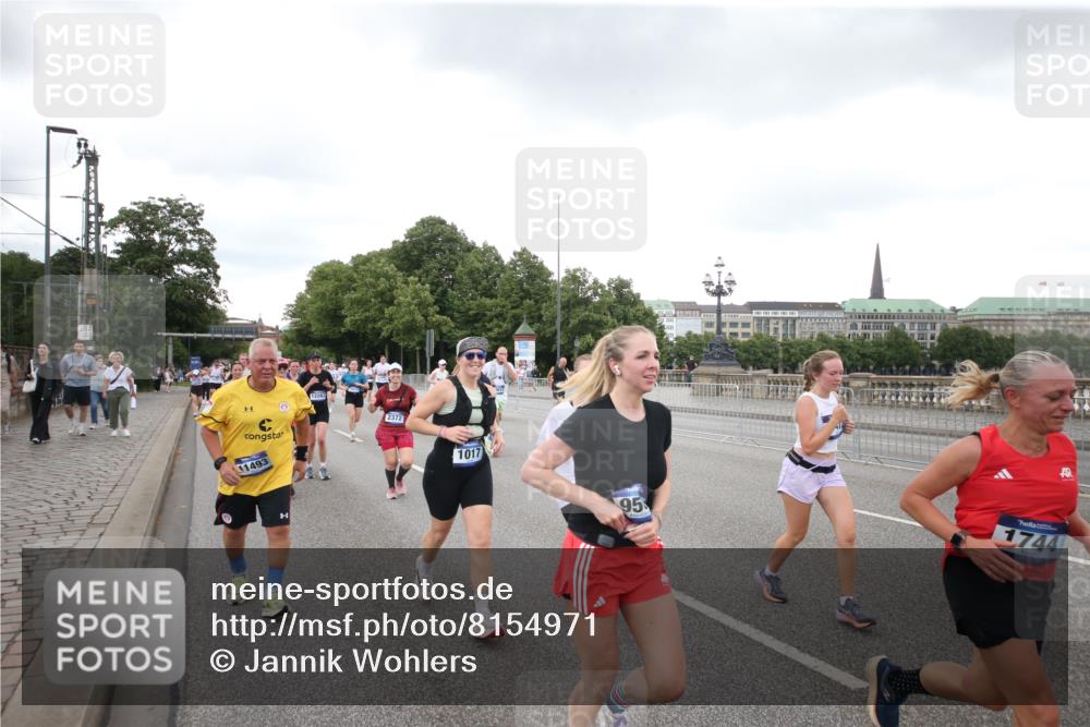 29.06.2025 - hella hamburg halbmarathon Jannik Wohlers http://msf.ph/oto/8154971 29.06.2025 10:53:34 Lombardsbrücke 1017, 1263, 1687, 1744, 1753, 1789, 2079, 2372, 2600, 2761, 2854, 3055, 3079, 3249, 3465, 3467, 3557, 4323, 4685, 4838, 5430, 5804, 5898, 5964, 6039, 6192, 6273, 6468, 6583, 6988, 7614, 8924, 9138, 9503, 9572, 11390, 11472, 11769, 11830, 12283, 12611, 13034, 13350, 13368, 14171, 14596, 14665, 14799, 15047, 15191, 15290, 15791, 16313, 16691, 16748, 16930, 17255, 17309, 17487, 17622, 18348, 18365, 18904, 19019 meine-sportfotos.de