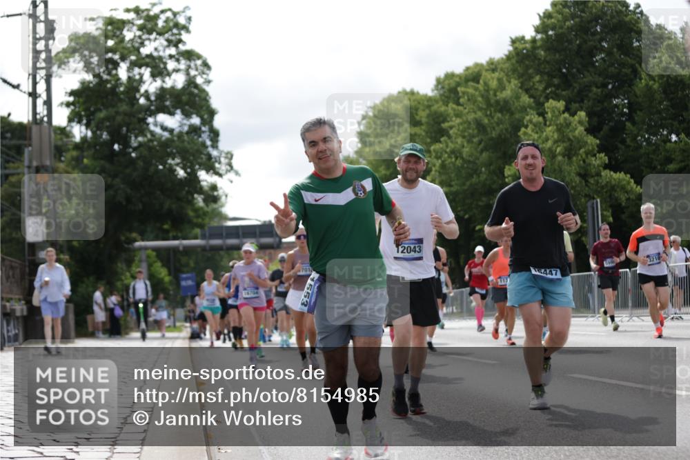 29.06.2025 - hella hamburg halbmarathon Jannik Wohlers http://msf.ph/oto/8154985 29.06.2025 10:16:39 Lombardsbrücke 1137, 1298, 1331, 1348, 1356, 1553, 1602, 2225, 2908, 3210, 3622, 5390, 5929, 5930, 5995, 7114, 7115, 7257, 7345, 7360, 7376, 7924, 7928, 8263, 8513, 8558, 8983, 9647, 10165, 10314, 10317, 10320, 10735, 10926, 11410, 12043, 12100, 12252, 12289, 12640, 13206, 13605, 14597, 14646, 15140, 15381, 15564, 15613, 15713, 16447, 16459, 16704, 16709, 16817, 17010, 17449, 17527, 17661, 17741, 17984, 18108, 18571 meine-sportfotos.de