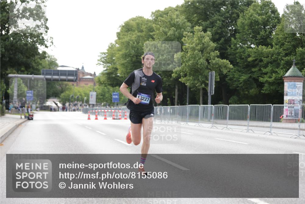 29.06.2025 - hella hamburg halbmarathon Jannik Wohlers http://msf.ph/oto/8155086 29.06.2025 09:36:08 Lombardsbrücke 19227 meine-sportfotos.de