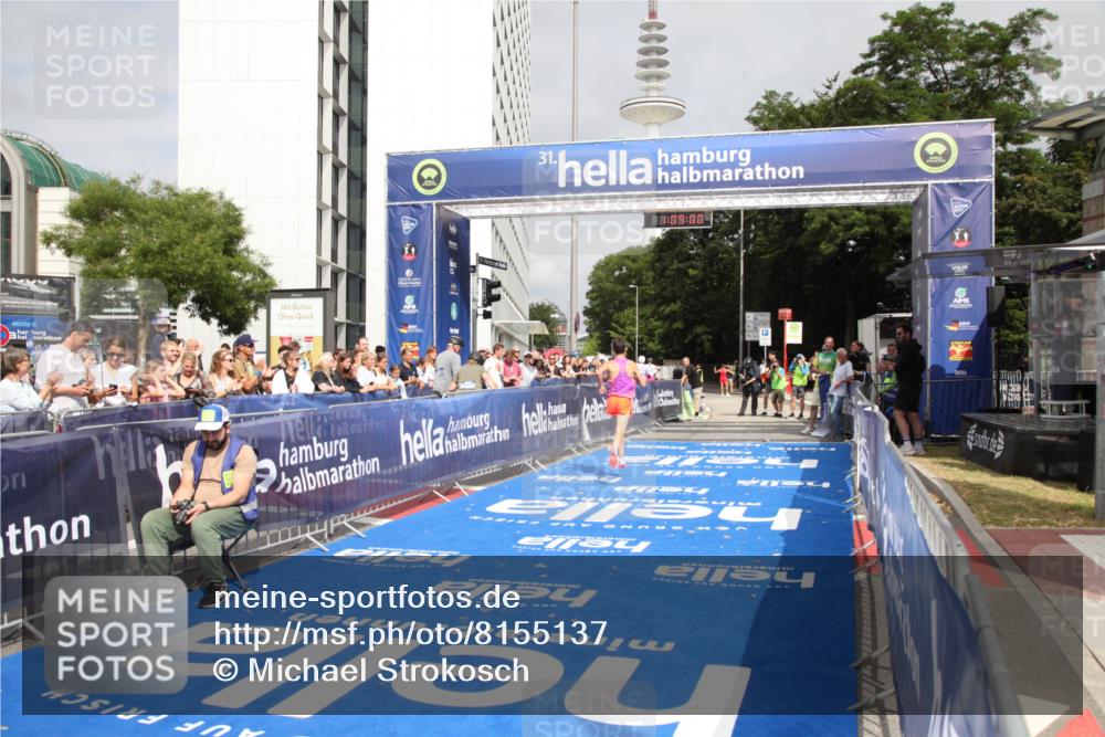 29.06.2025 - hella hamburg halbmarathon Michael Strokosch http://msf.ph/oto/8155137 29.06.2025 10:09:04 Ziel 29 meine-sportfotos.de