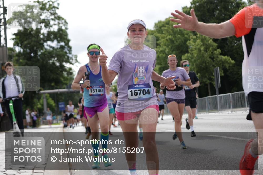 29.06.2025 - hella hamburg halbmarathon Jannik Wohlers http://msf.ph/oto/8155207 29.06.2025 10:16:43 Lombardsbrücke 1083, 1137, 1298, 1331, 1348, 1356, 1553, 2225, 2908, 3210, 3464, 3466, 3622, 5023, 5390, 5929, 5930, 5995, 6126, 6128, 6522, 7114, 7115, 7257, 7345, 7376, 7928, 8253, 8263, 8513, 8558, 8983, 9152, 9259, 9647, 10165, 10592, 10735, 11102, 11410, 12042, 12043, 12100, 12166, 12252, 12289, 12640, 13206, 13605, 14597, 14950, 15140, 15381, 15564, 15613, 16447, 16459, 16704, 16817, 17010, 17058, 17661, 17741, 17984, 18108, 18571 meine-sportfotos.de