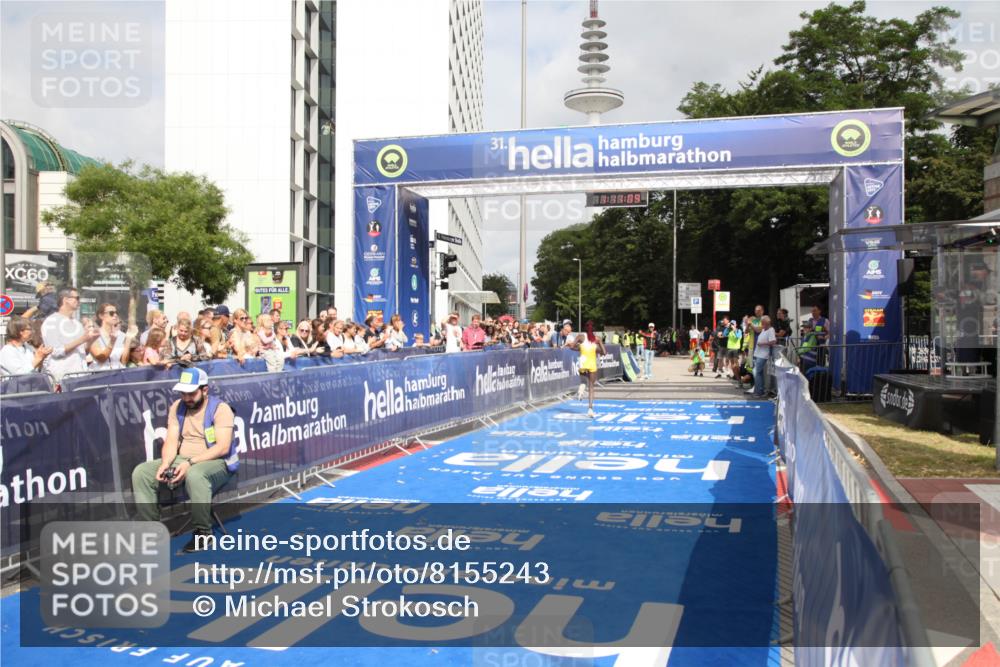 29.06.2025 - hella hamburg halbmarathon Michael Strokosch http://msf.ph/oto/8155243 29.06.2025 10:11:13 Ziel 46 meine-sportfotos.de