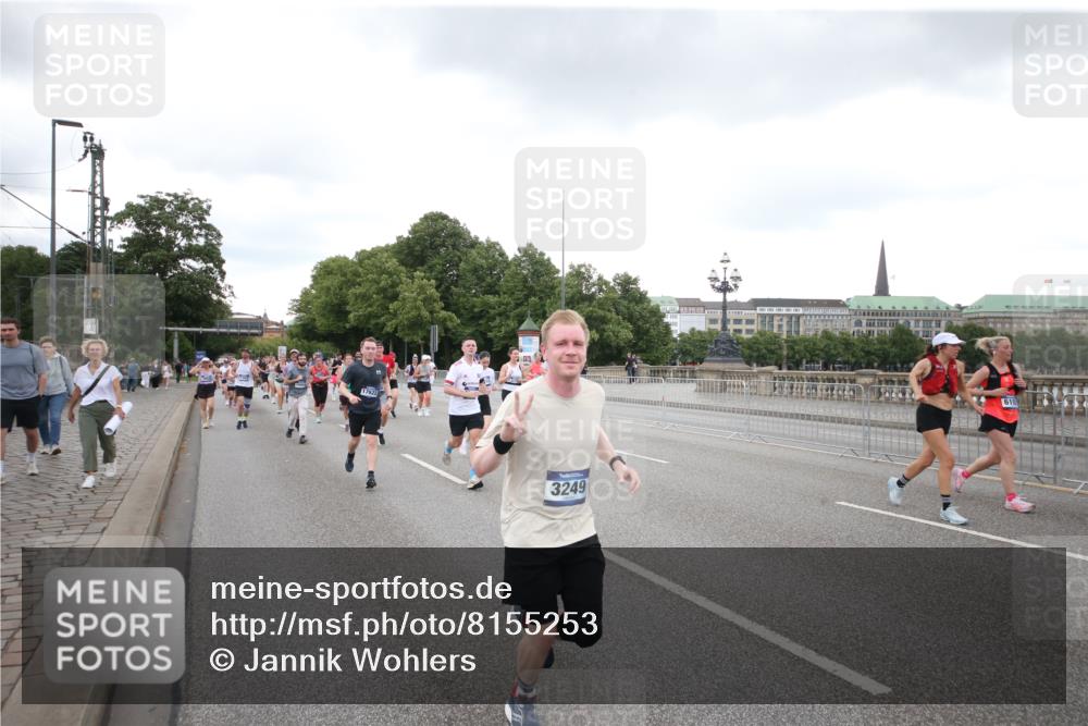 29.06.2025 - hella hamburg halbmarathon Jannik Wohlers http://msf.ph/oto/8155253 29.06.2025 10:53:40 Lombardsbrücke 1017, 1263, 1687, 1744, 1779, 1789, 2372, 2600, 2761, 2854, 3079, 3187, 3188, 3249, 3465, 3467, 3557, 4323, 4685, 4838, 5804, 5817, 5898, 5964, 6192, 6468, 6583, 6987, 6988, 7614, 8867, 8924, 9138, 9203, 9503, 9572, 10207, 11390, 11472, 11769, 11785, 11830, 12283, 12429, 12611, 12898, 13034, 13350, 13368, 13850, 14171, 14177, 14386, 14416, 14596, 14665, 14904, 15318, 15791, 16691, 16839, 16888, 16930, 17309, 17487, 17622, 18348, 18365, 18904, 19019 meine-sportfotos.de