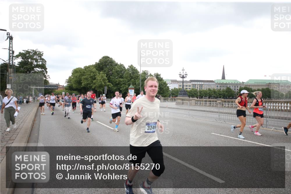 29.06.2025 - hella hamburg halbmarathon Jannik Wohlers http://msf.ph/oto/8155270 29.06.2025 10:53:40 Lombardsbrücke 1017, 1263, 1687, 1744, 1779, 1789, 2372, 2600, 2761, 2854, 3079, 3187, 3188, 3249, 3465, 3467, 3557, 4323, 4685, 4838, 5804, 5817, 5898, 5964, 6192, 6468, 6583, 6987, 6988, 7614, 8867, 8924, 9138, 9203, 9503, 9572, 10207, 11390, 11472, 11769, 11785, 11830, 12283, 12429, 12611, 12898, 13034, 13350, 13368, 13850, 14171, 14177, 14386, 14416, 14596, 14665, 14904, 15318, 15791, 16691, 16839, 16888, 16930, 17309, 17487, 17622, 18348, 18365, 18904, 19019 meine-sportfotos.de