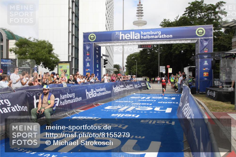 29.06.2025 - hella hamburg halbmarathon Michael Strokosch http://msf.ph/oto/8155279 29.06.2025 10:12:02 Ziel 36 meine-sportfotos.de